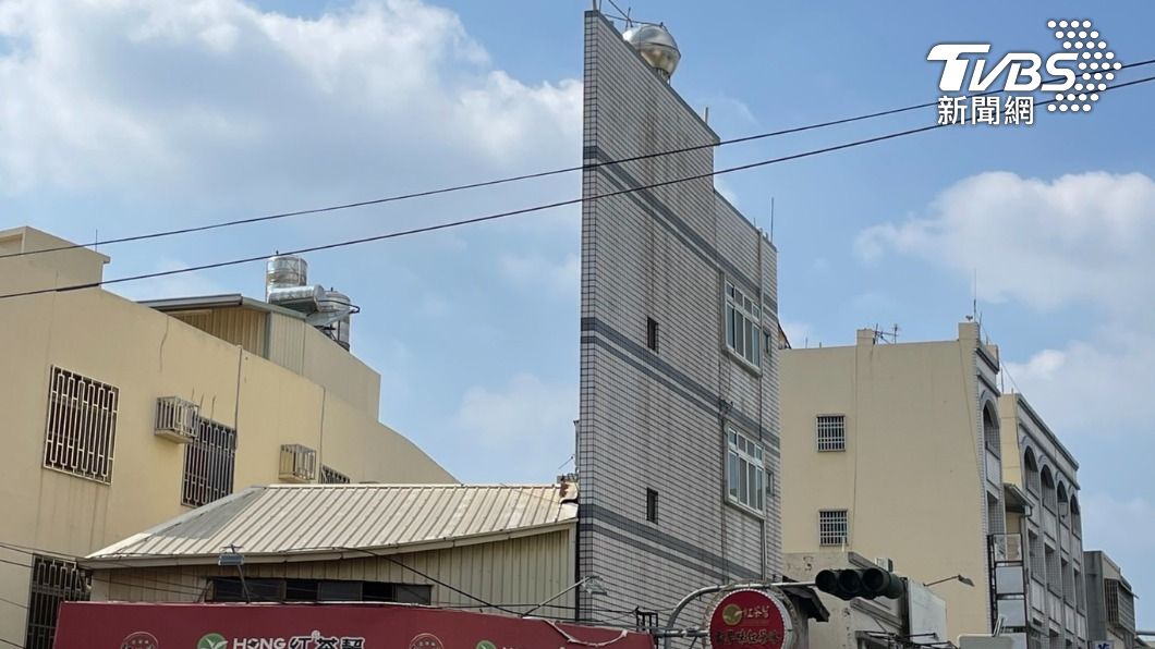 四樓透天側面看 薄得如紙張