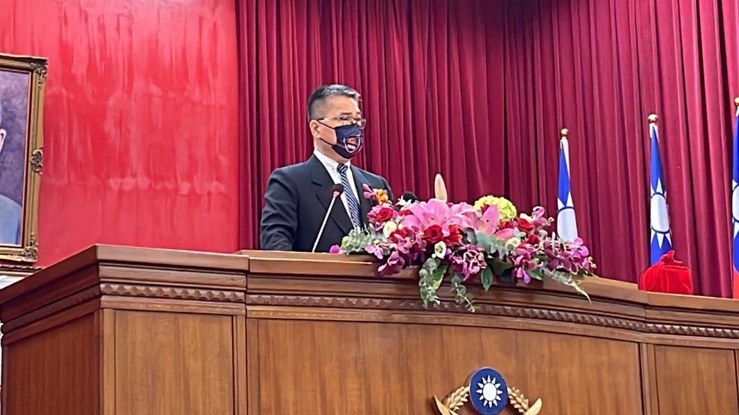 警政署長交接 徐國勇期許黃明昭「打擊賄選」