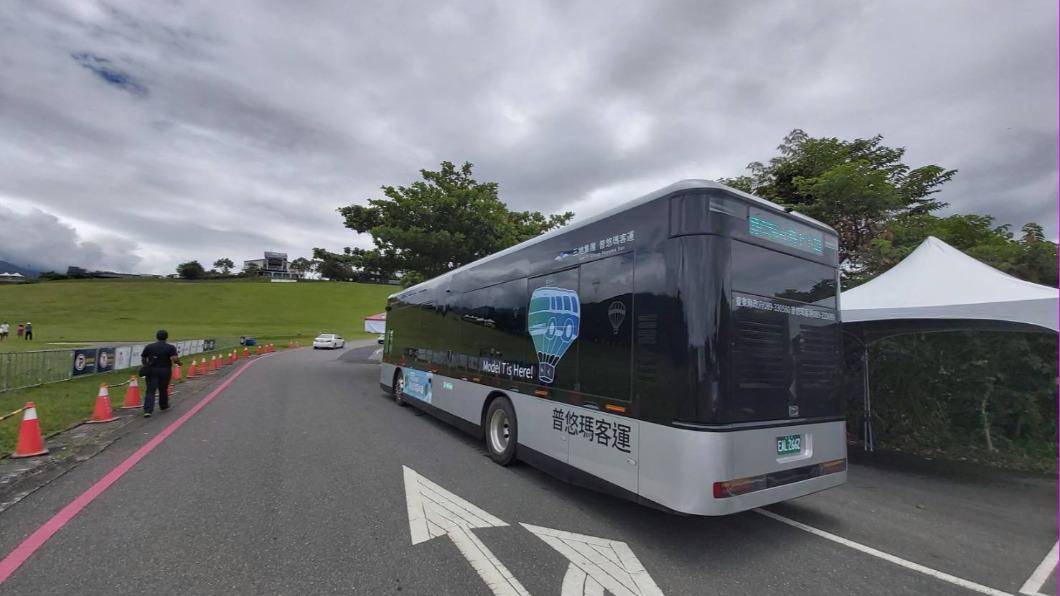台東熱氣球嘉年華推免費電動巴士接駁 鴻海MODEL T登場