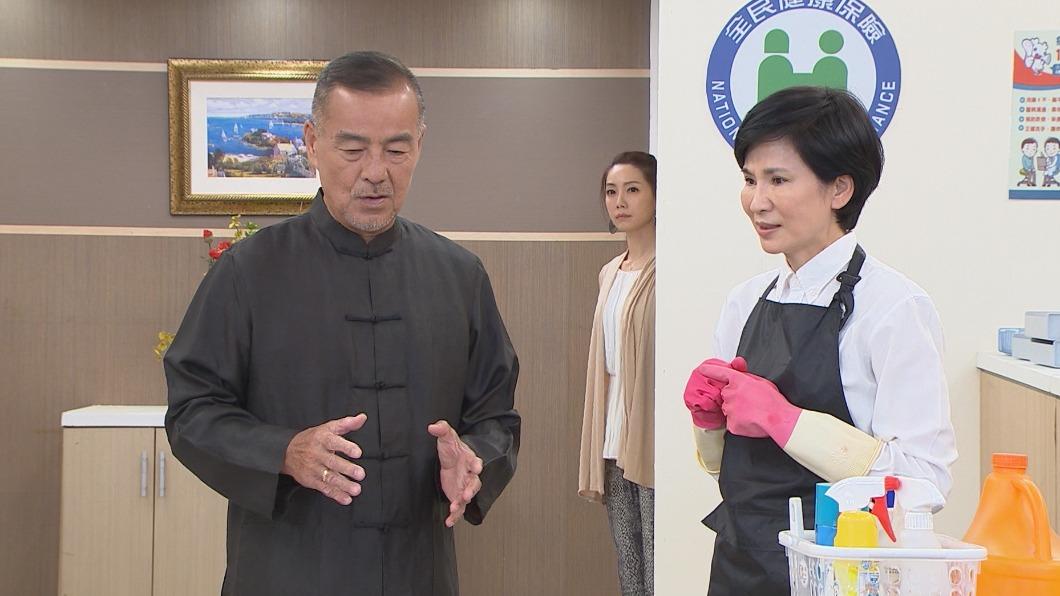 林韋君(中)加入《黃金歲月》陣容。(圖/民視提供)