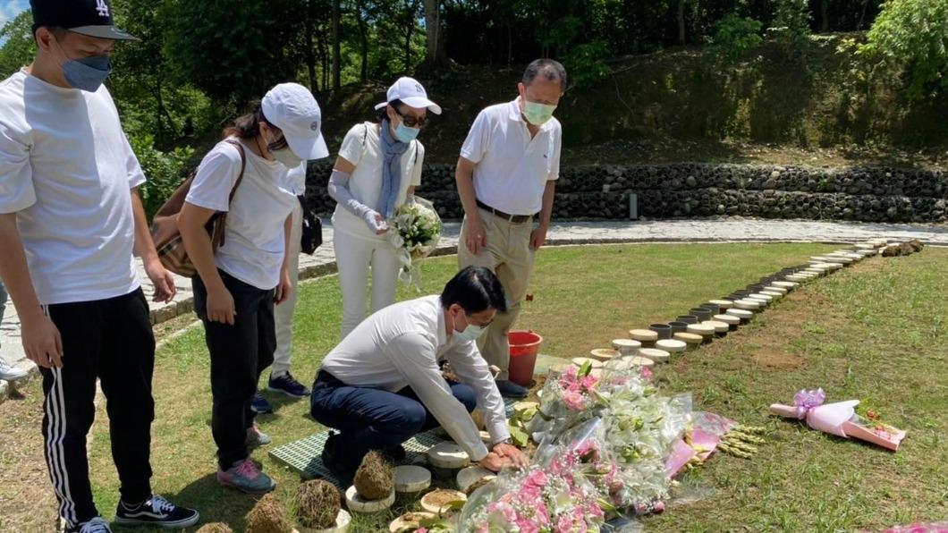 謝龍介母親過世享耆壽90歲　「樹葬回歸」他慟喊永遠愛您