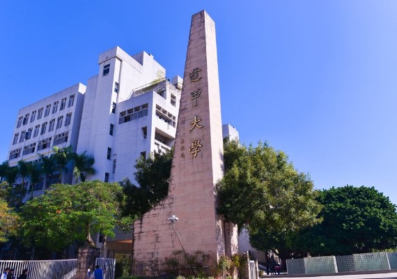逢甲大學校門口。(圖/翻攝自逢甲大學臉書)