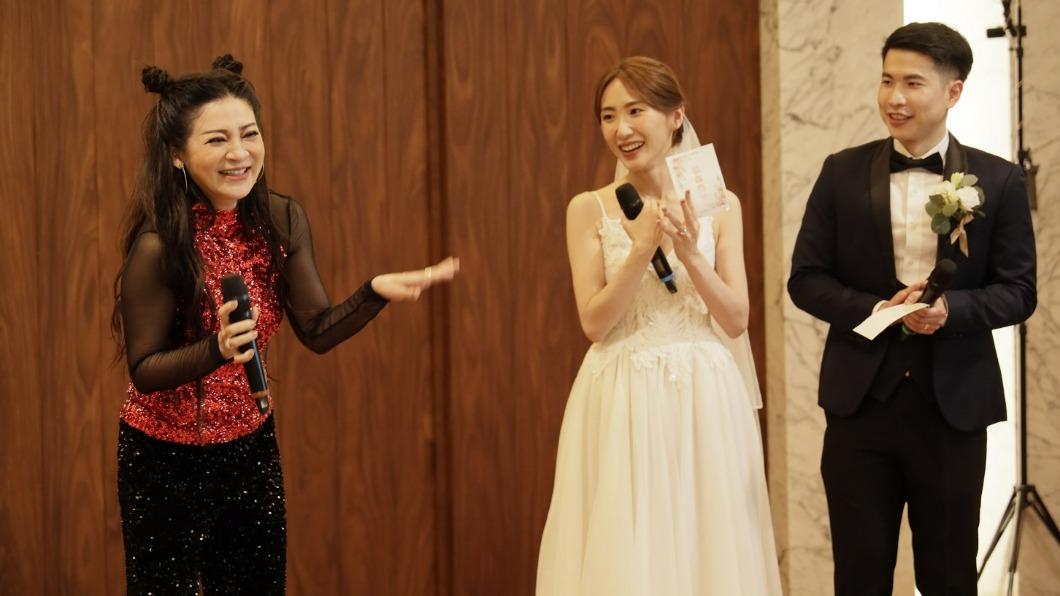 王彩樺「頂三太子造型」教堂唱〈寶貝〉 看新娘跪謝父母爆哭