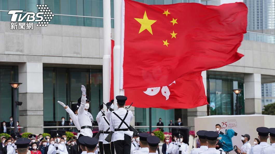 習近平視察駐港解放軍 稱由亂而治發揮重要作用