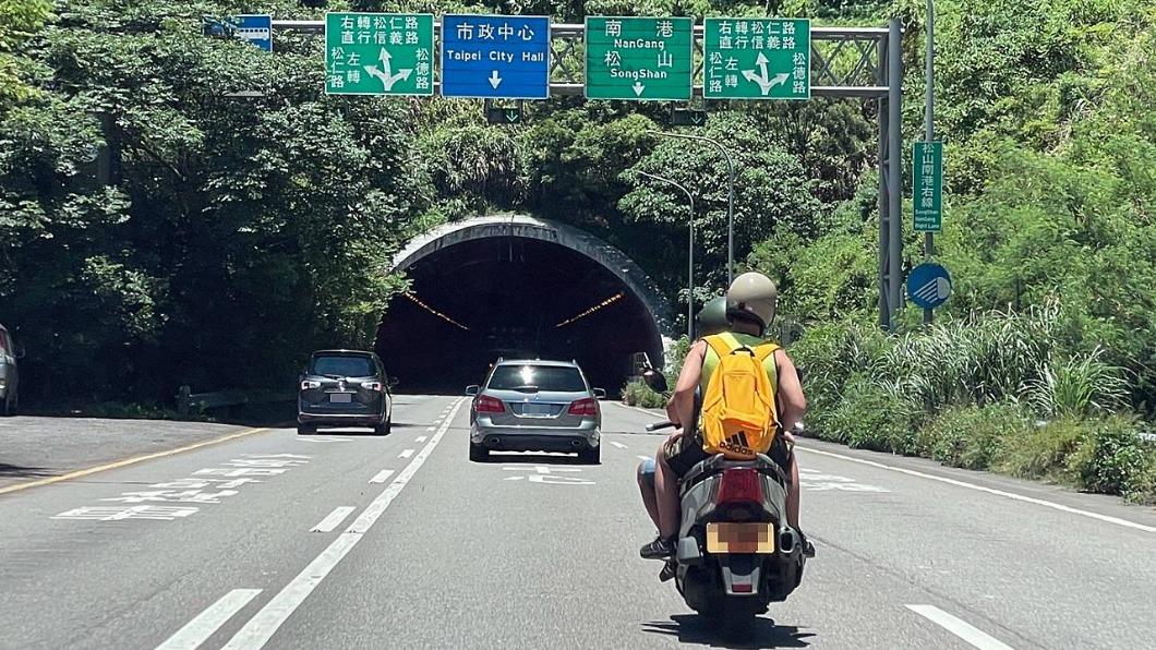法規明定大型重機路權比照小型車，卻僅能行駛快速道路。（圖／地球黃金線提供）