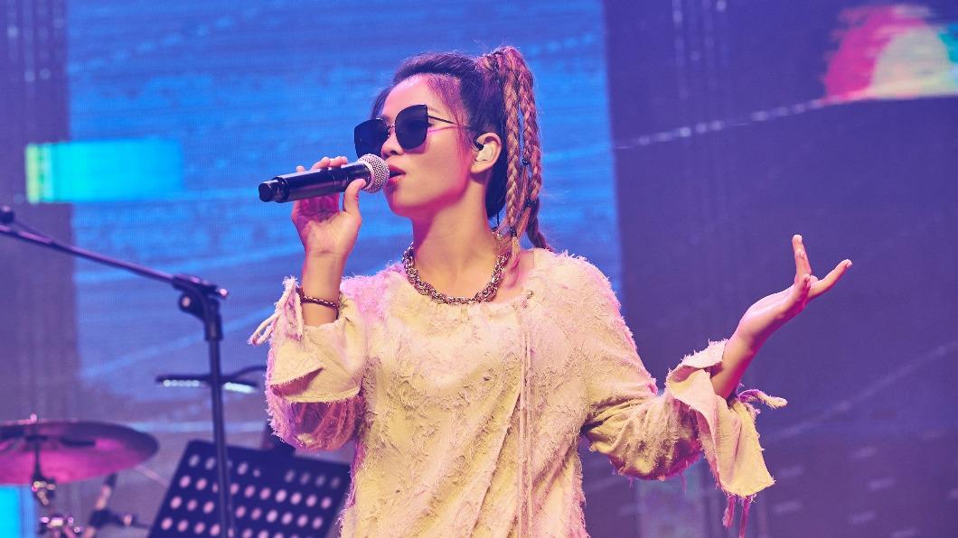 壞特?te預告紅毯戰袍「微性感」露美背 為金曲告假衝浪
