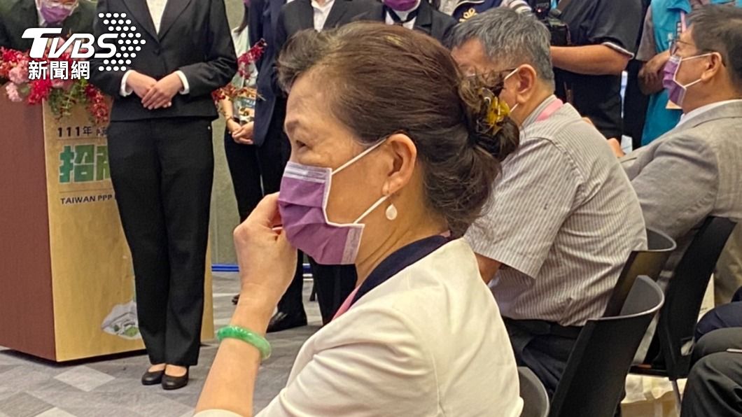 經濟部長王美花今（1）日表示，台股受到國際大環境影響，有比較多不確定性，但呼籲不要隨股市太多的操作，只把經濟做好。（圖／林至柔攝）
