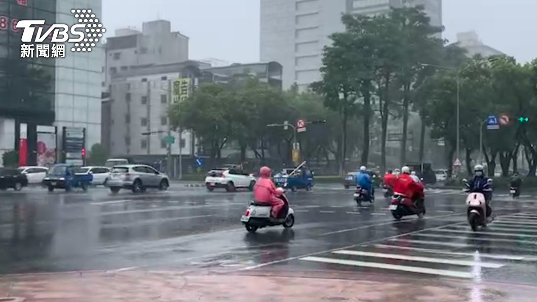 下班小心!大雷雨直轟3縣市 豪、大雨彈猛灌10縣市