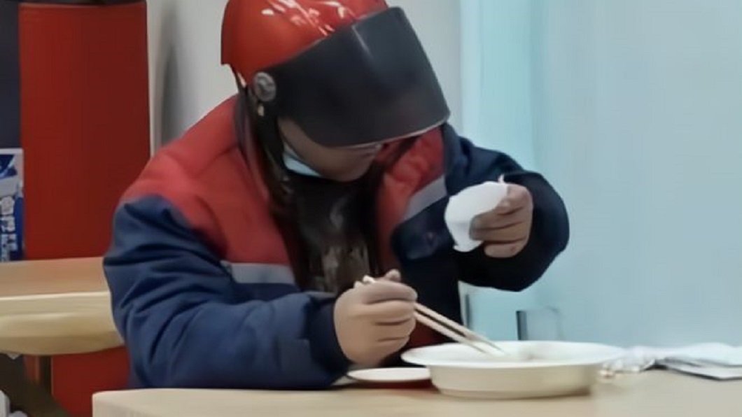 大陸一間水餃店推出吃到飽服務結果有客人一次點了100顆。(圖/翻攝自網易新聞)