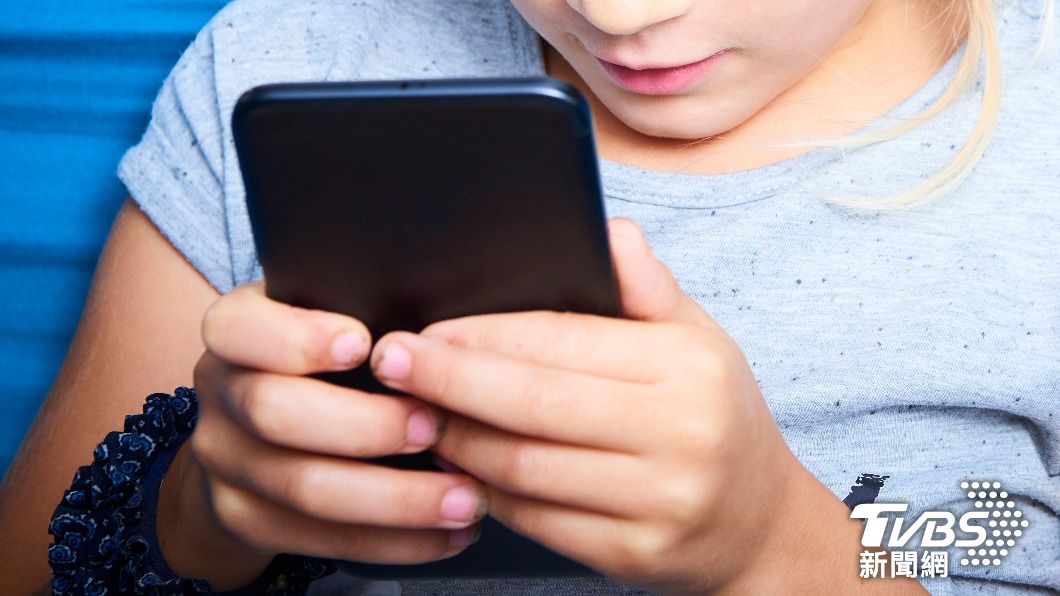 背熟老媽「課金密碼」!7歲女童打手遊 偷刷萬元爽升級