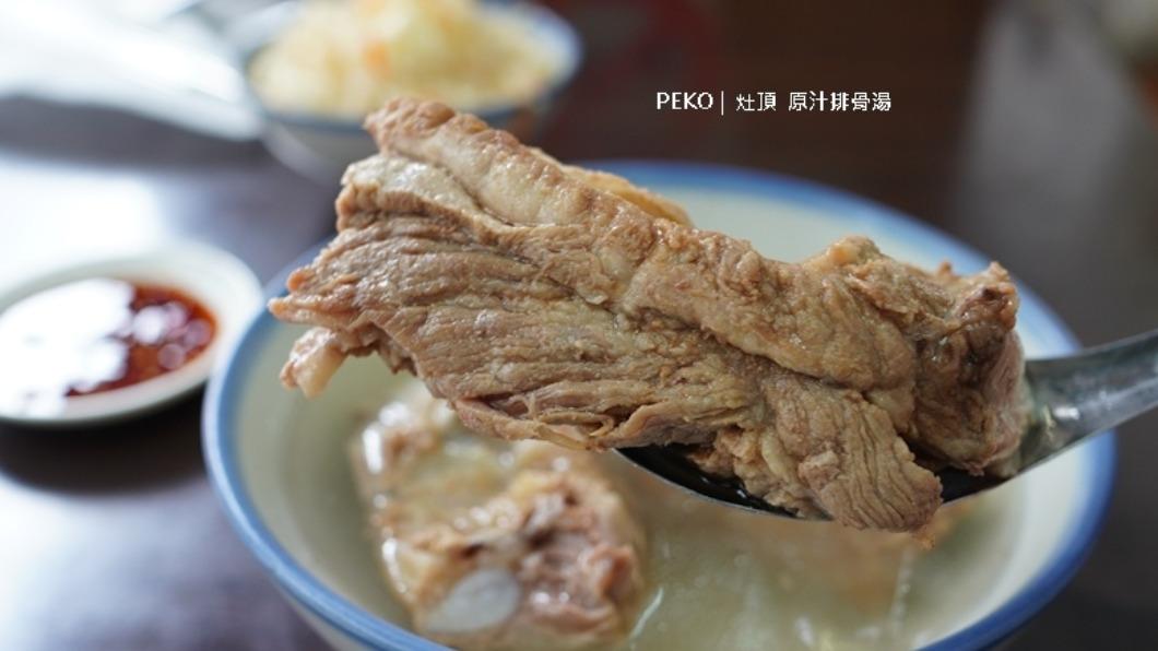 一碗排骨湯裡有三塊大排骨。(圖/PEKOのSimple Life 提供)