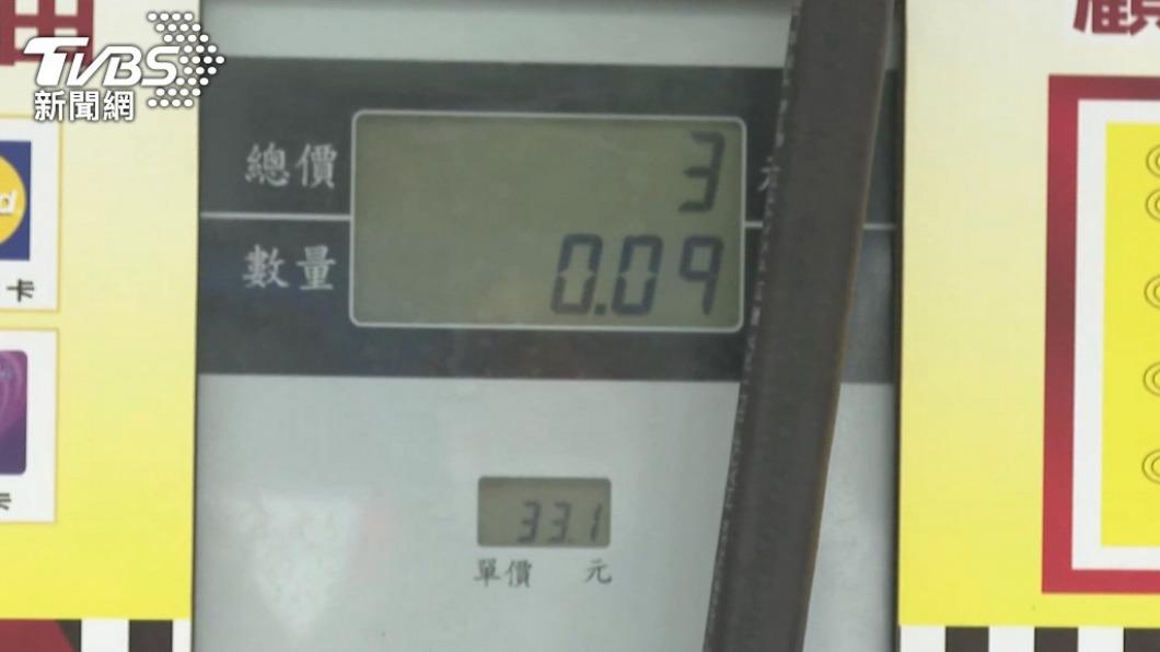 有網友指出曾在自助區加油看見加油站員工出面阻止「發票魔人」。(示意圖/TVBS)