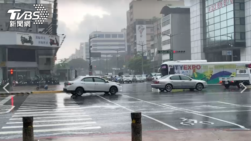 中南部當心!雙颱過門不入 專家示警「猛烈雨勢」隨後到