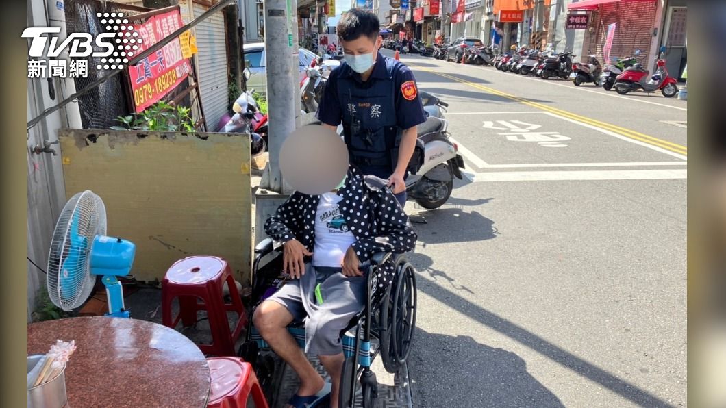 輪椅伯獨自買麵「忘帶錢」 無力回病房、豔陽曬1小時險昏