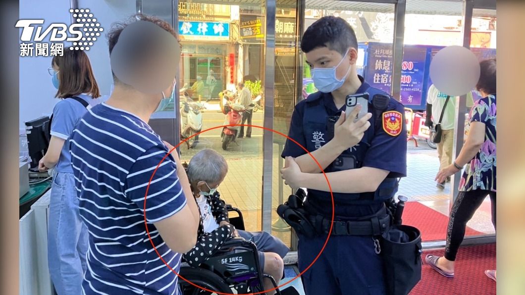 林男因血糖太低沒有力氣。(圖/TVBS)