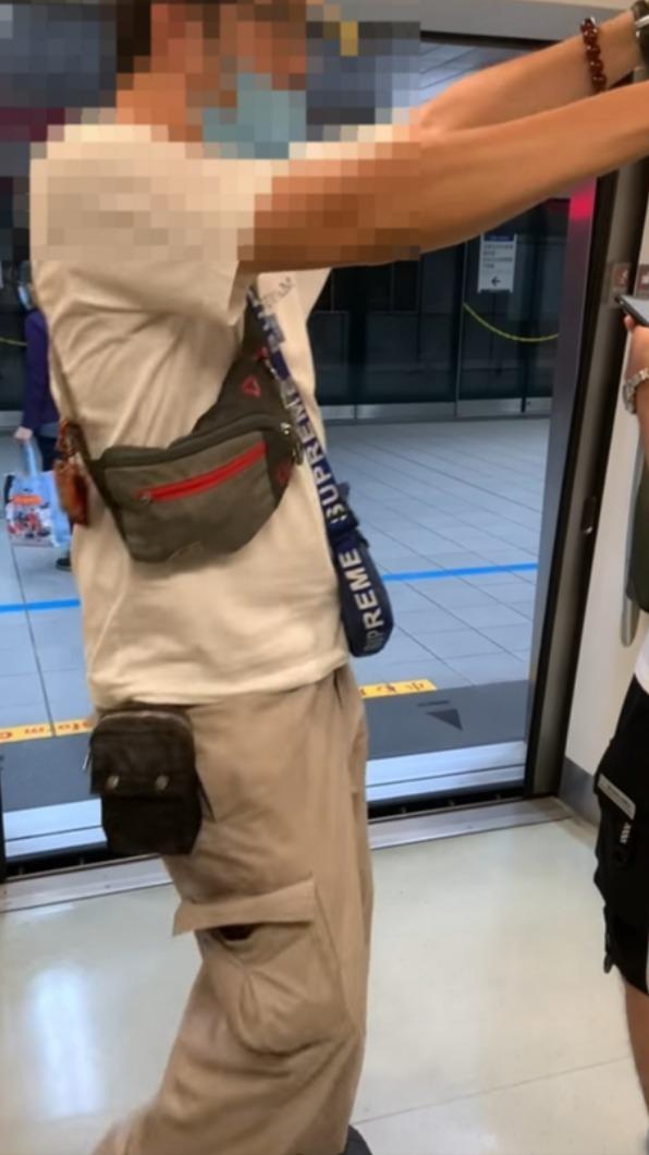 男子向乘客大吼。(圖/翻攝自爆料公社公開版)