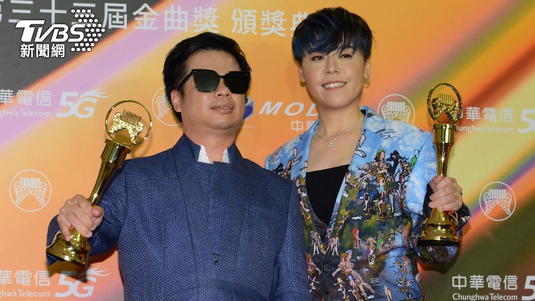 金曲歌王得主王俊傑與台語歌后江惠儀。（圖／許方正攝）