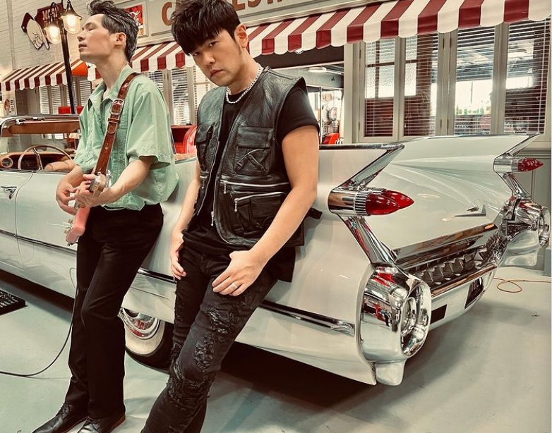 周杰倫睽違6年堆出新作。（圖／翻攝自jaychou IG）   
