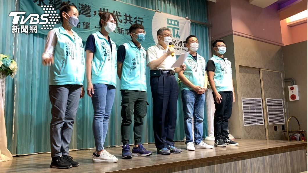 柯文哲南下屏東拉抬自家提名候選人。(圖/TVBS)