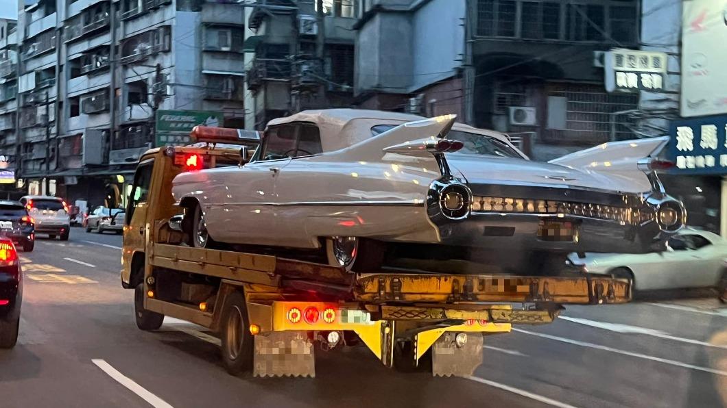 台北捕獲罕見「古董車」　眼尖粉絲秒認：周杰倫那台