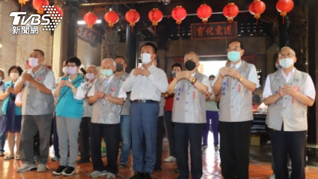 翁章梁參拜嘉義城隍廟　感謝長期關懷弱勢