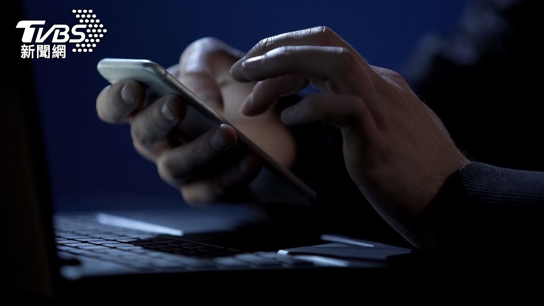倪匡接到詐騙電話，事後自嘲自己「蠢得不得了」。（示意圖／shutterstock達志影像）