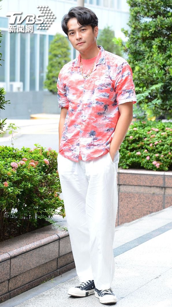 楊銘威在《機智校園生活》將一人分飾兩角。(圖/許方正攝)