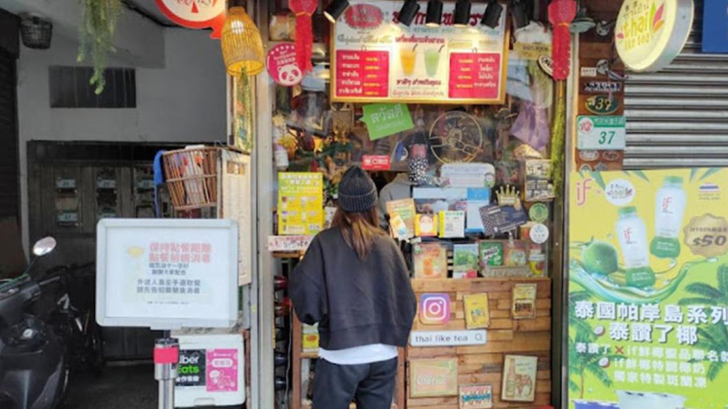 「泰讚了」（市民大道總店），店外觀營造出泰國街頭小店的氛圍。（圖／翻攝自沙拉公主吃喝玩樂看世界）