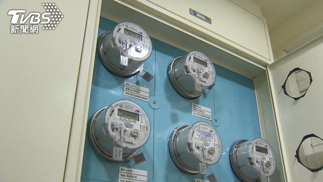 經濟部標準檢驗局推出「綠色租賃方案」,透過轉供電力模式,協助商辦大樓或同類型集合式場域的承租企業取得綠電與再生能源憑證(T-REC)。(圖/TVBS)
