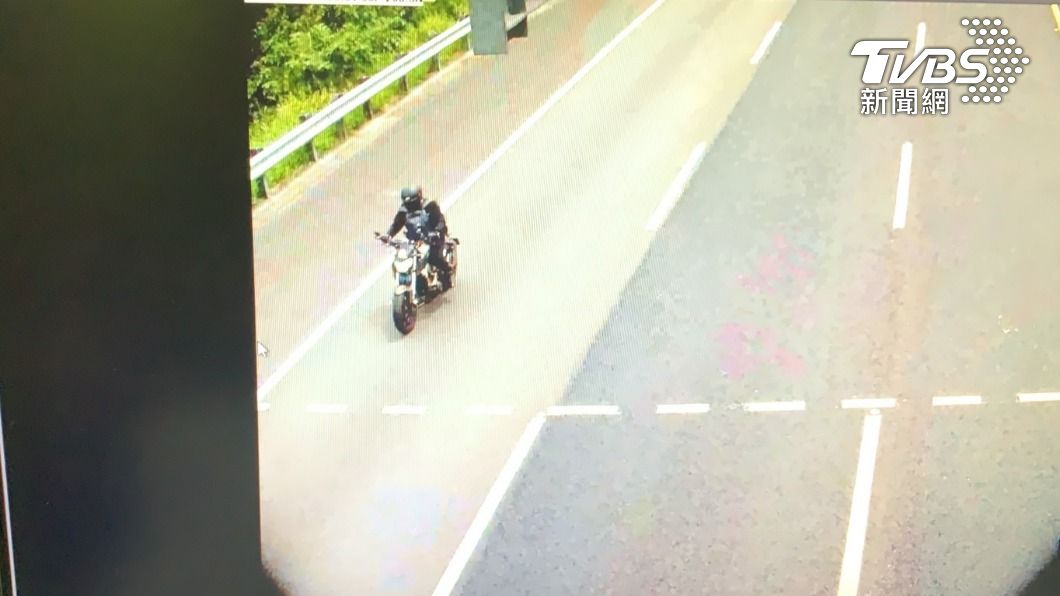 嘉義一名騎士硬闖南二高。(圖/TVBS)