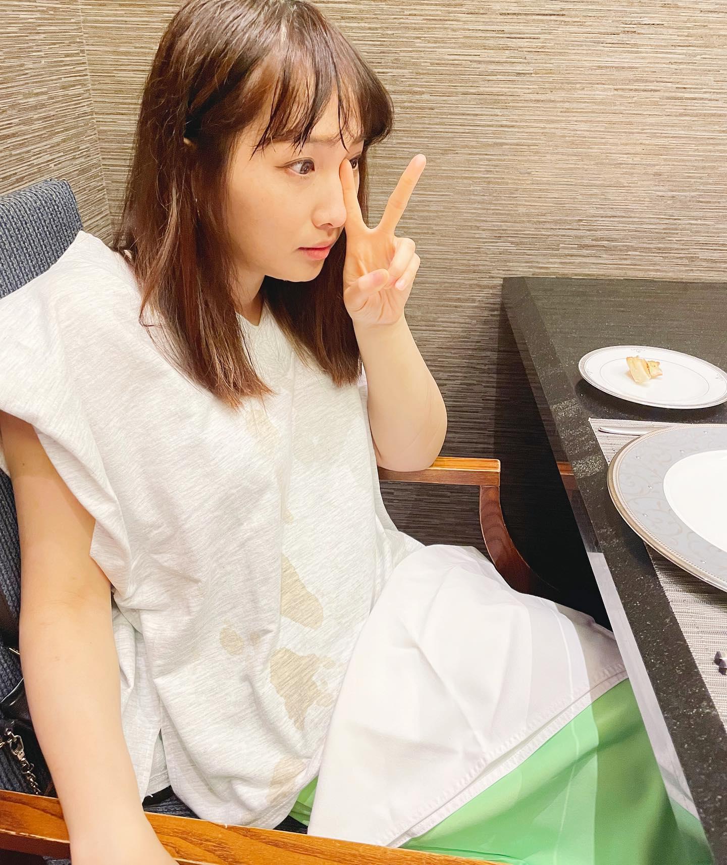 朱俐靜過去用餐時曾被醬油淋得滿身,但她都沒有生氣。(圖/翻攝朱俐靜臉書)