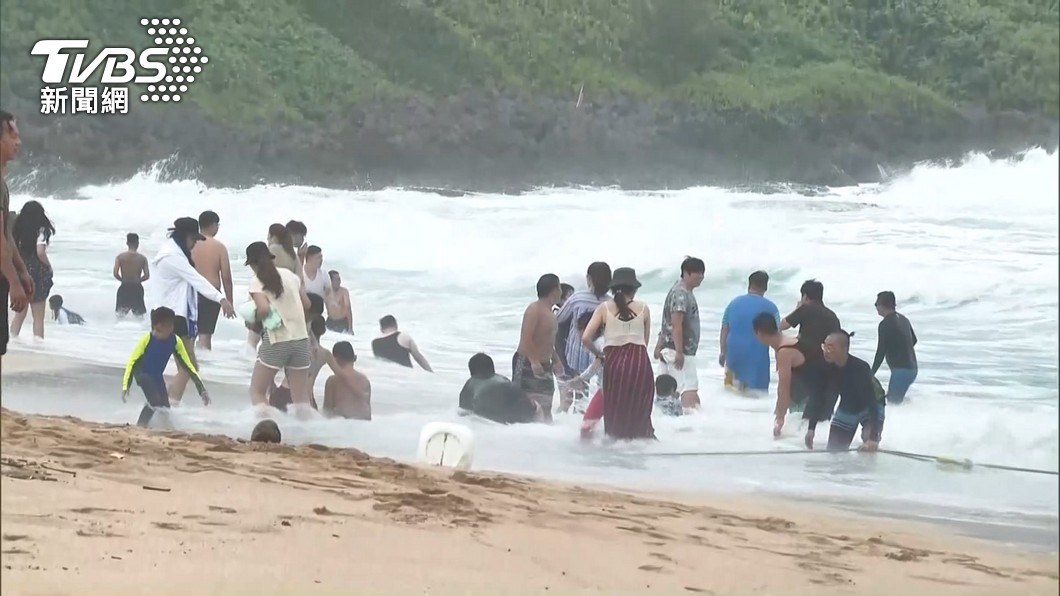 妻墾丁玩水踩空! 師姐喊「卡到陰」幫收驚討2萬