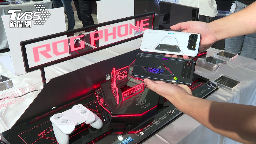 ROG Phone 6 / ROG Phone 6 Pro正式亮相。(圖/潘建樺攝)