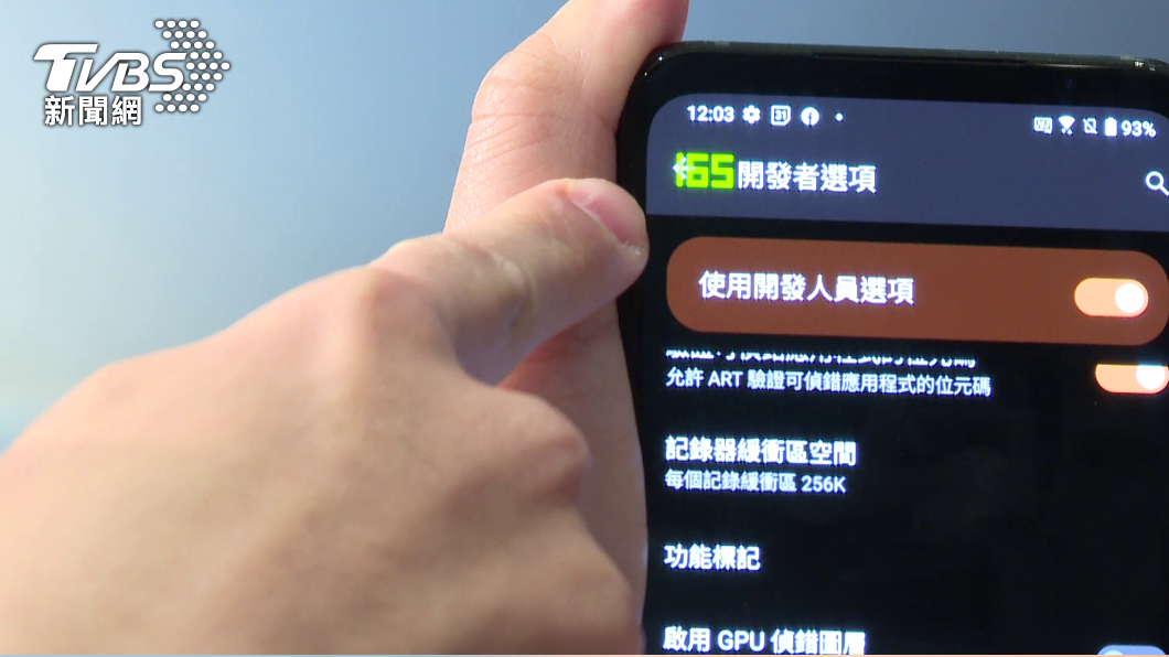 165 Hz 螢幕更新率、1 毫秒反應時間。(圖/潘建樺攝)