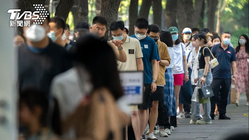 北京居民排隊接受PCR檢測。(圖/達志影像美聯社)