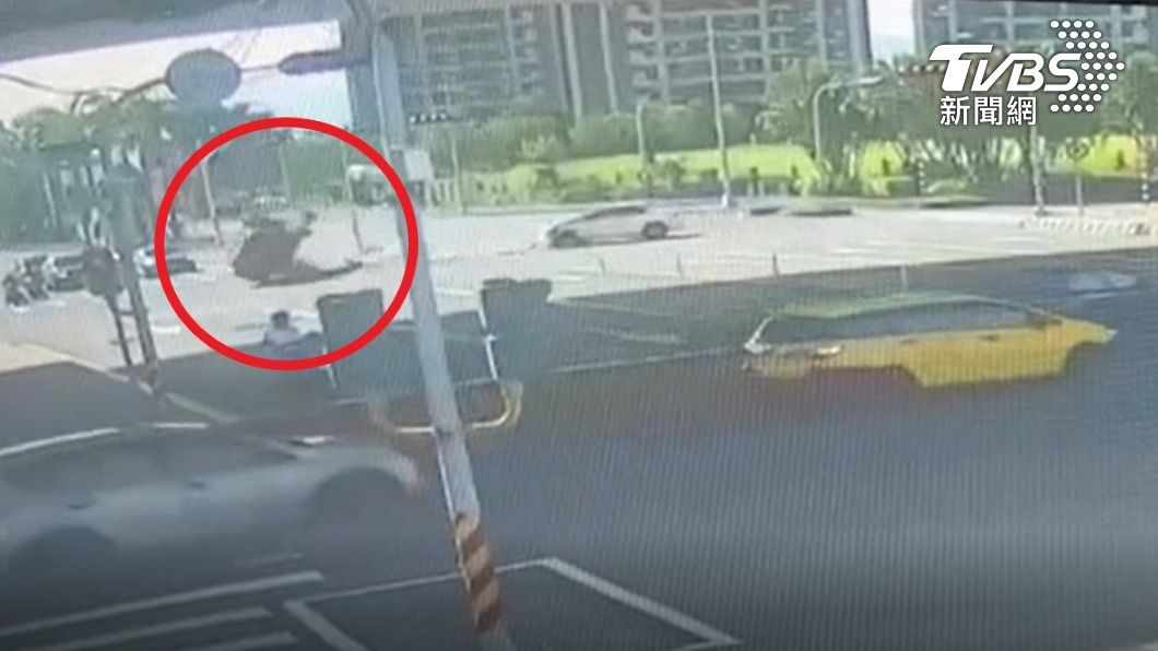 車禍現場畫面曝光。(圖/TVBS)
