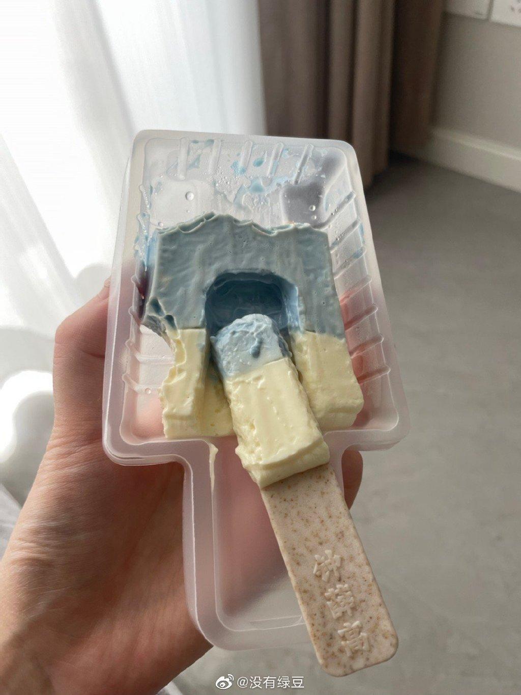 網友實測,在正常情況下雪糕也難融化。(圖/翻攝自微博)