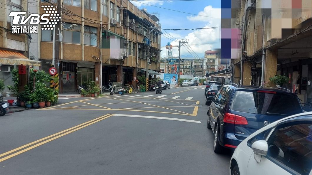 業者稱門前道路有12公尺。 圖/民眾提供