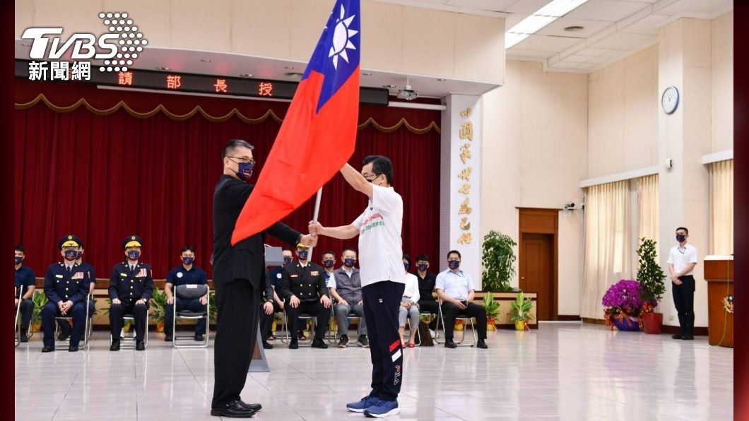 備戰世界警察消防運動會 徐國勇親授旗鼓舞代表團