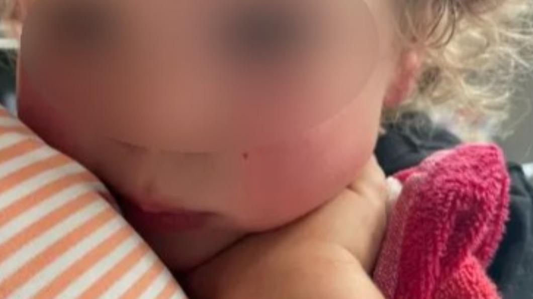 2歲的艾登(Aiden)不知爸媽已經早一步前往天堂。。(圖/翻攝自 紐約郵報)