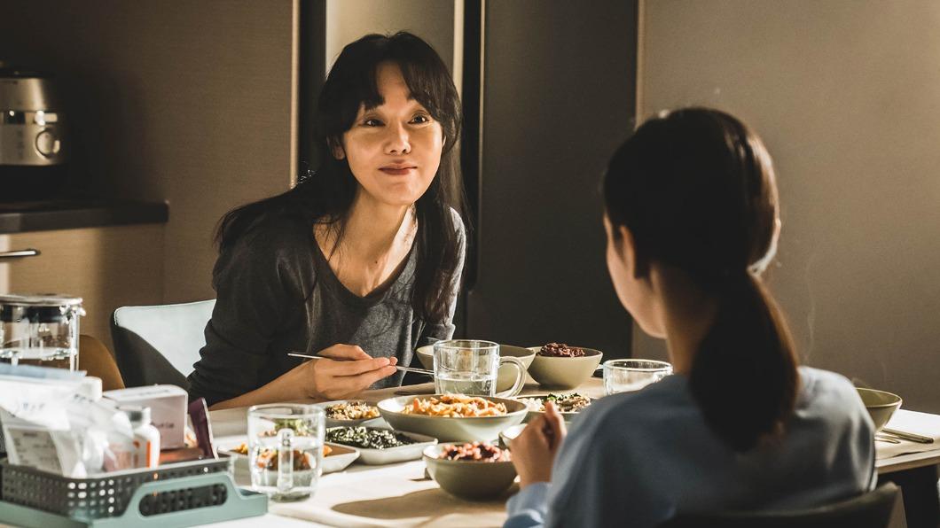 金倫珍飾演南韓危機談判組「宣祐真」。(圖/Netflix提供)
