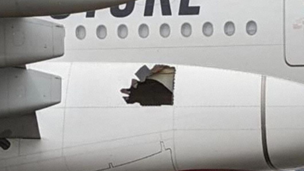 飛機半空中突傳爆炸聲 機身破大洞飛14小時乘客超驚