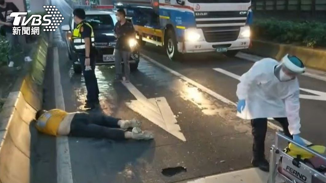 救護人員趕抵現場。（圖／TVBS）
