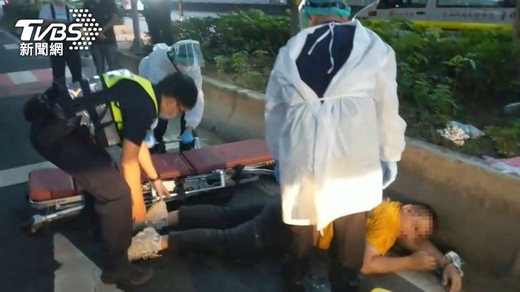 男子醉到意識模糊，送醫治療。（圖／TVBS）