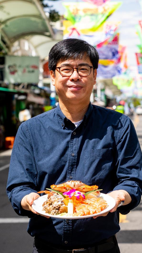 陳其邁歡迎大家來旗津吃海鮮美食。(圖/陳其邁臉書)