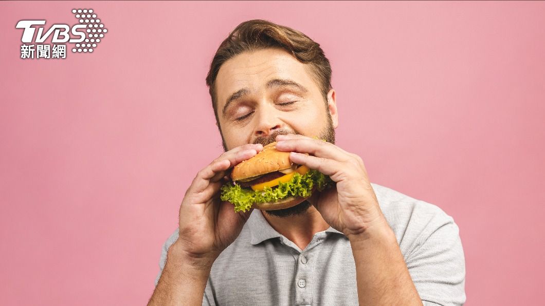 習慣大聲吃飯的人比較不拘小節。(示意圖/shutterstock達志影像)