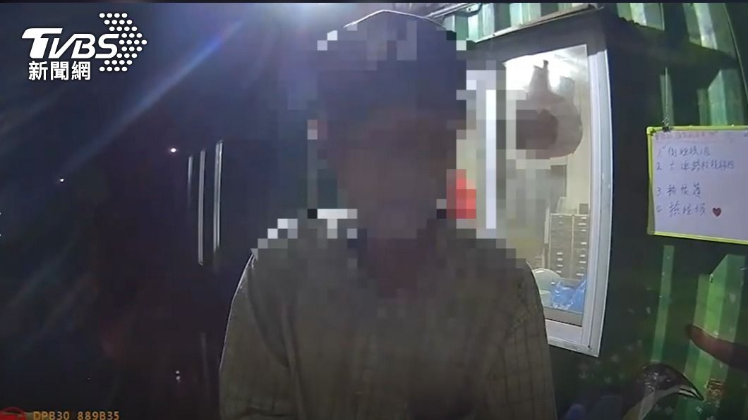警方將阿伯依照竊盜現行犯移送。(圖/TVBS)