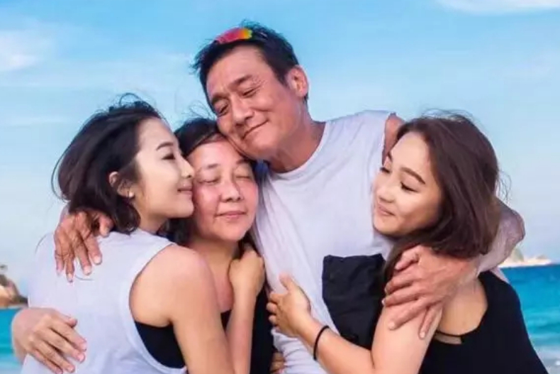 梁家輝事業愛情兩得意。(圖/翻攝自微博梁家輝超話)