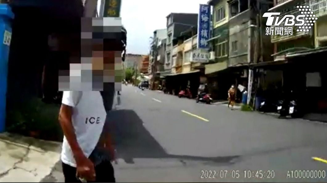 張男嗆，我有抽菸被車撞死。（圖／TVBS）