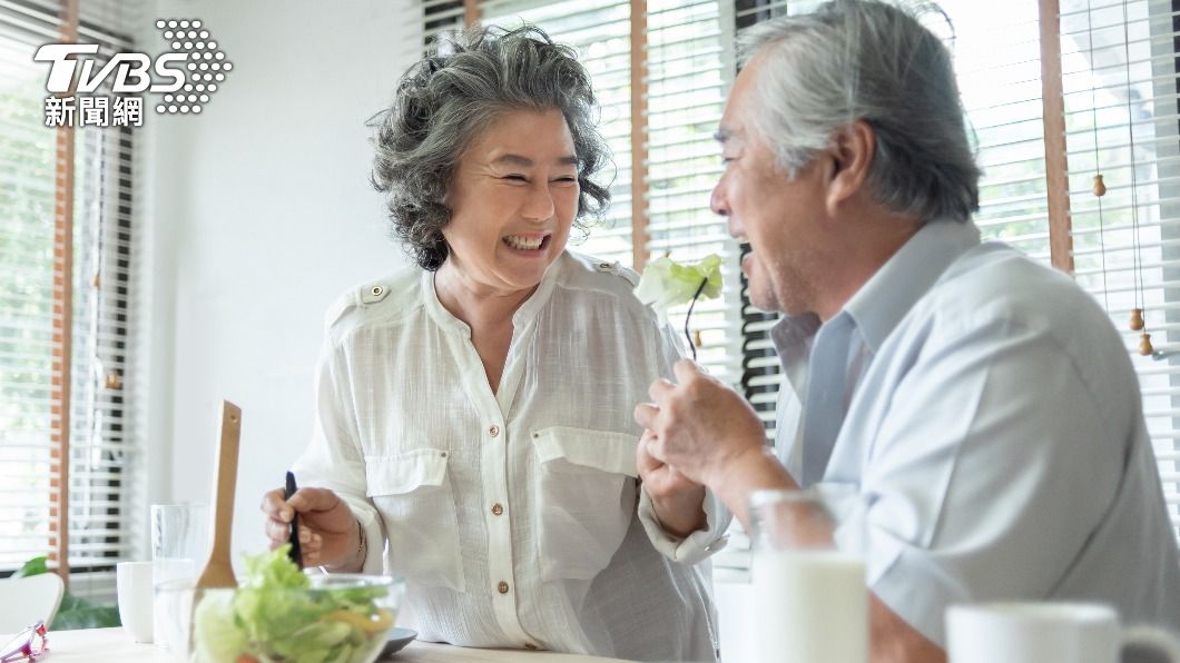 「年長者、男性、免疫力差、新生兒」皆是會厭炎易感染族群。(示意圖/shutterstock達志影像)